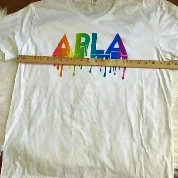 Rainbow? Pride? V-neck with APLA acronym Mens XL - Picture 4 of 6